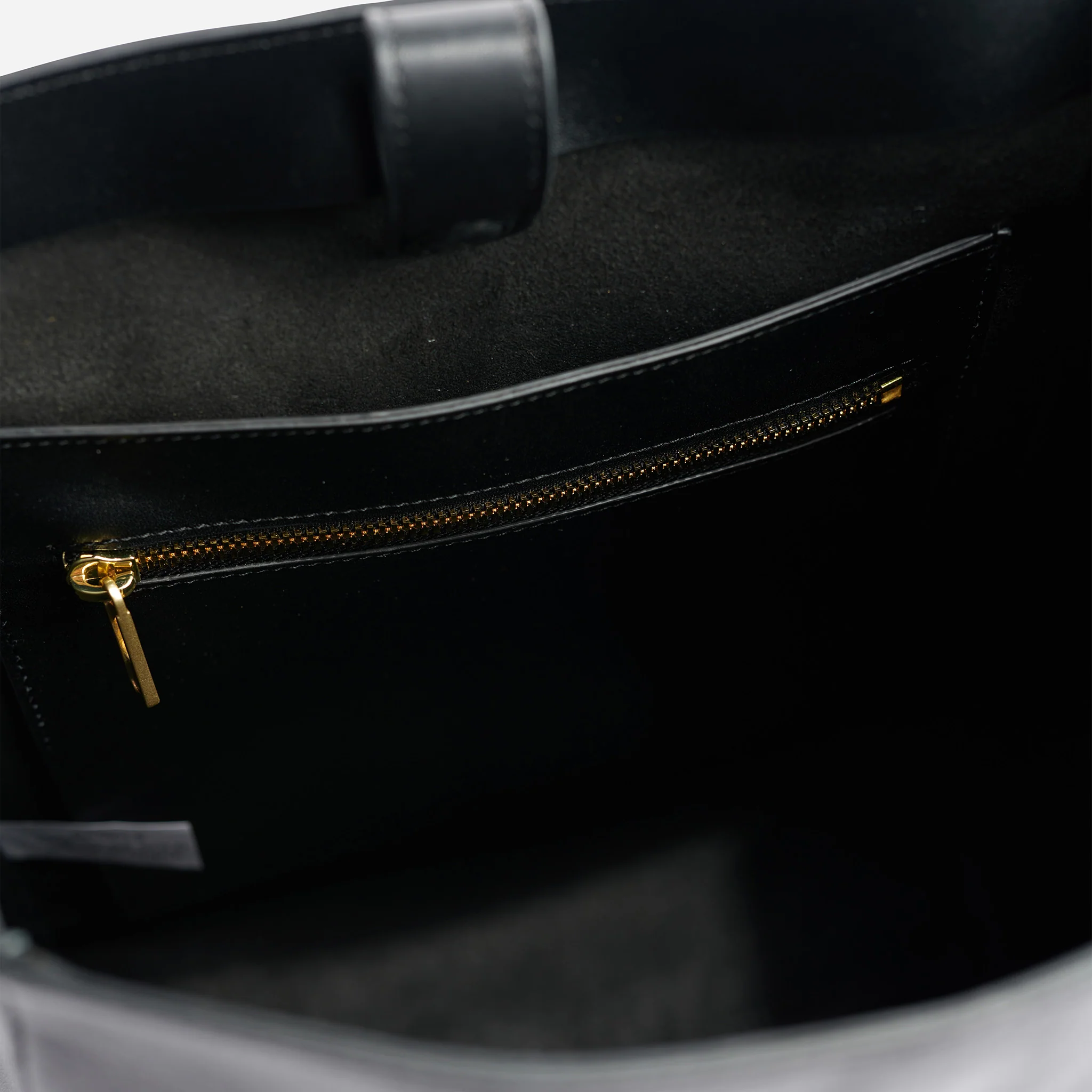 Cecilia Go-To Shoulder Bag Black - Image 3