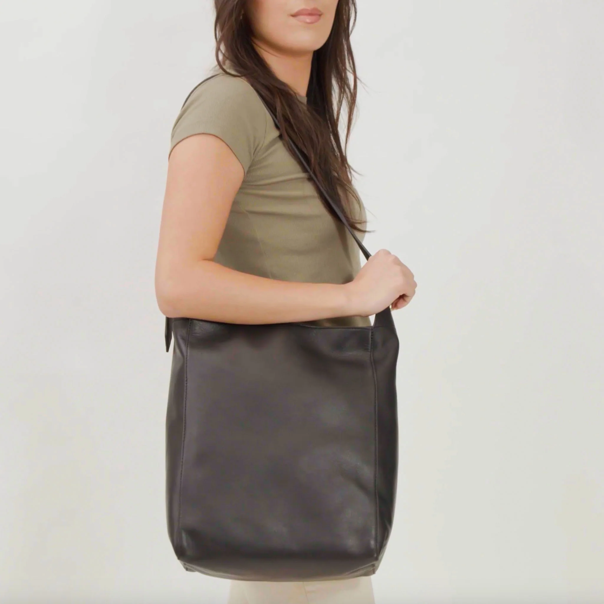 Cecilia Go-To Shoulder Bag Black - Image 8